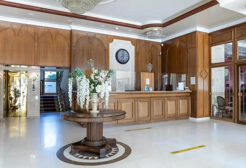 فندق Santa Beach