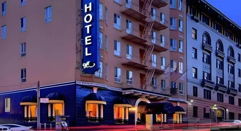 فندق The Monarch