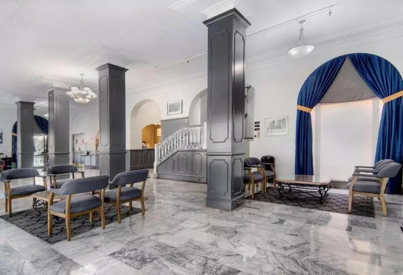 فندق The Monarch