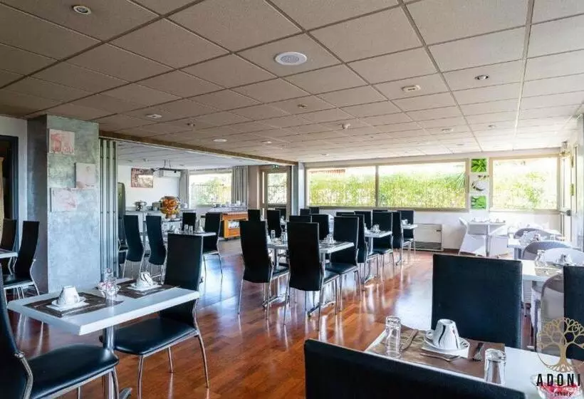 בית מלון כפרי Adonis Cannes Hôtel Thomas