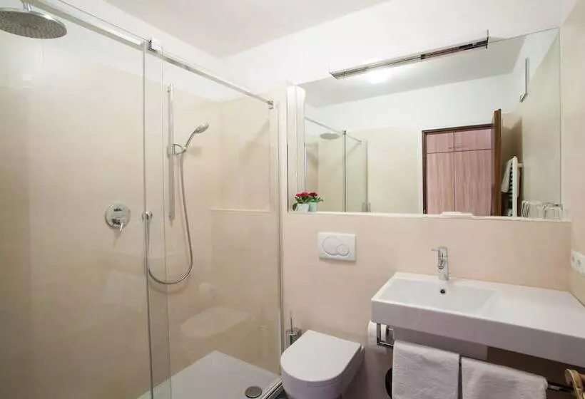 Отель Weingarten