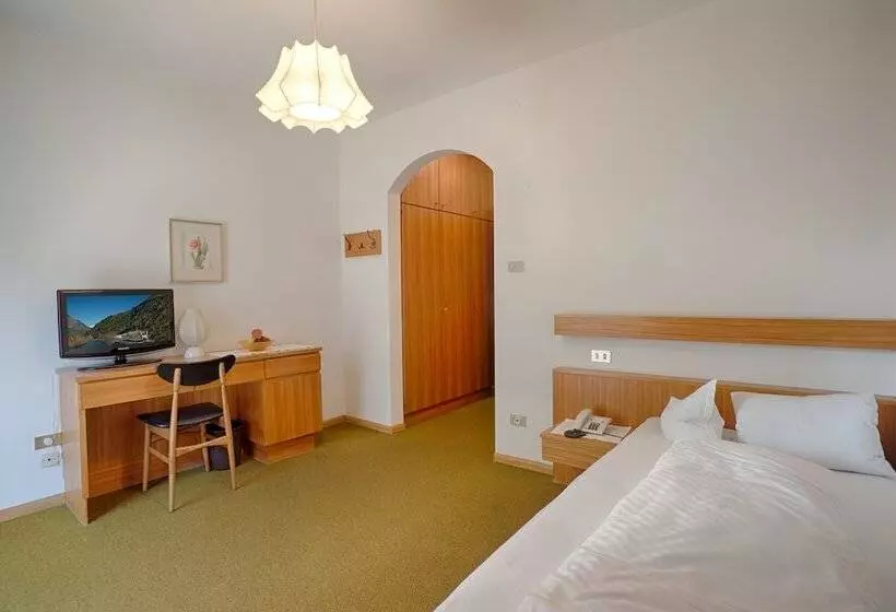 Отель Weingarten