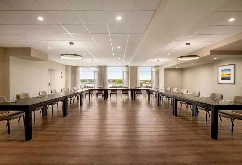 ホテル Wyndham Newport