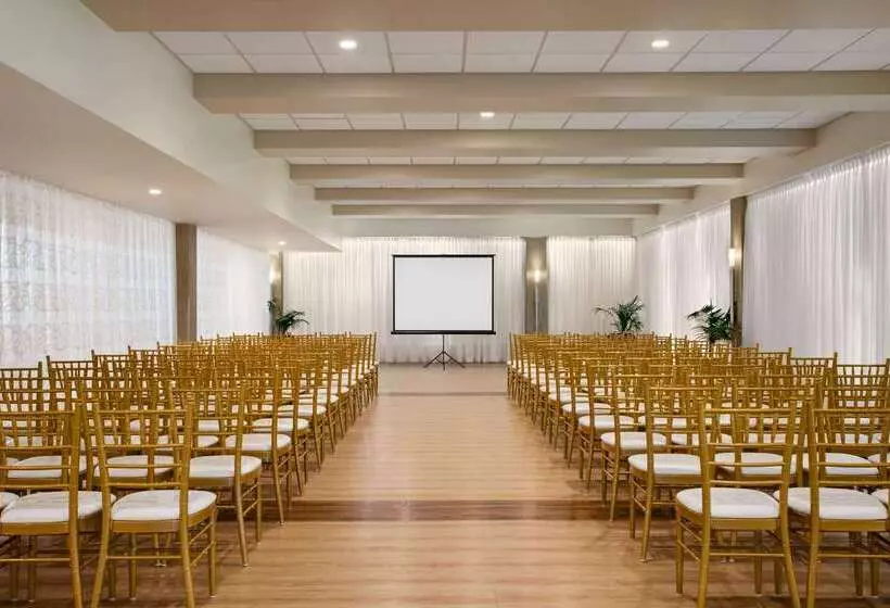 ホテル Wyndham Newport