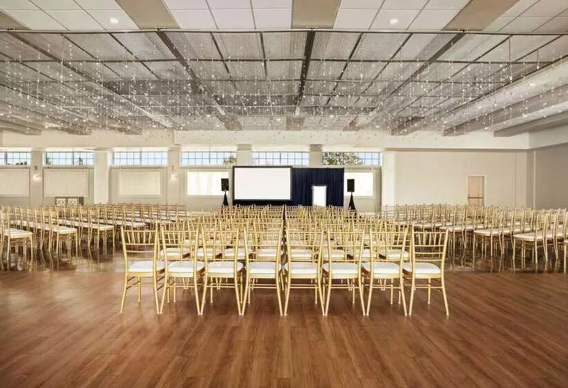 ホテル Wyndham Newport