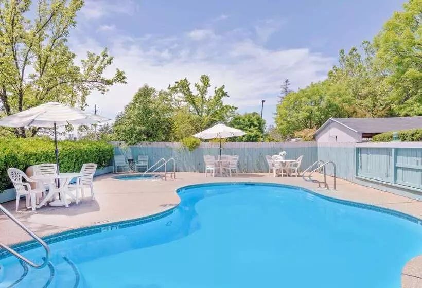 Мотель Super 8 By Wyndham Auburn