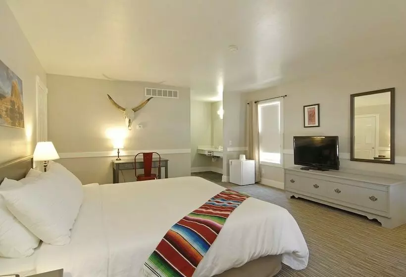 Palm Canyon Hotel And Rv Resort