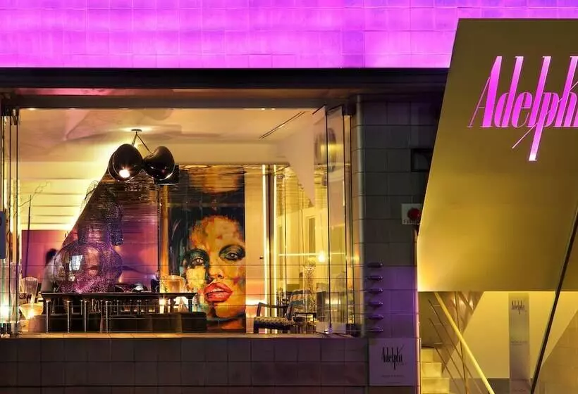 ホテル Adelphi