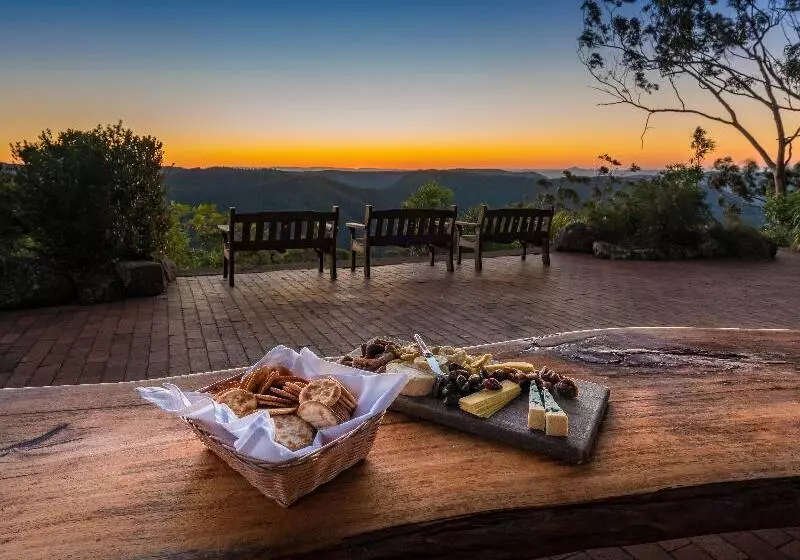 Отель Binna Burra Sky Lodges