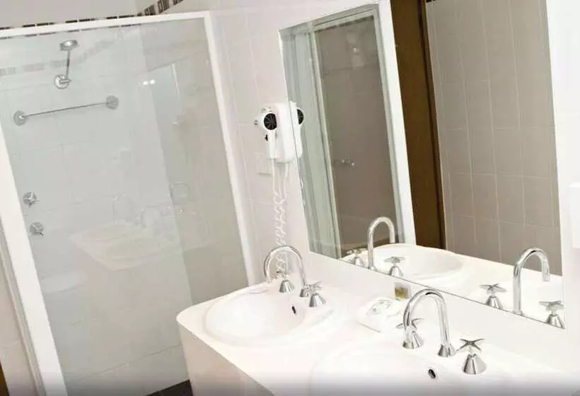 فندق Hilltops Retreat Motor Inn