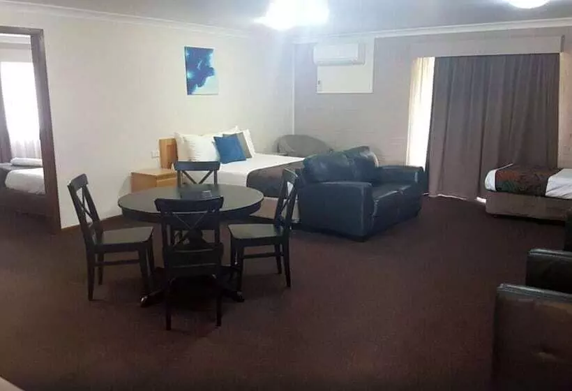 فندق Hilltops Retreat Motor Inn