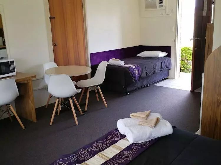 Lakeside Lodge Motel