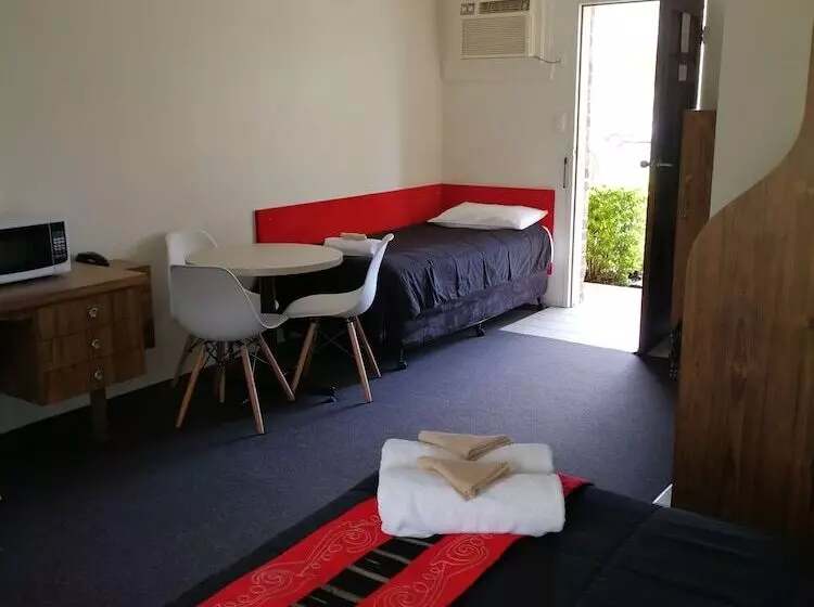 Lakeside Lodge Motel