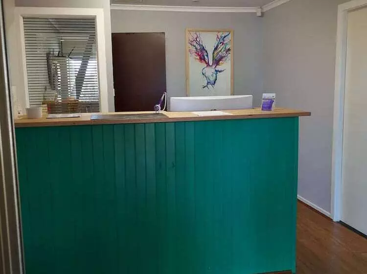 Lakeside Lodge Motel