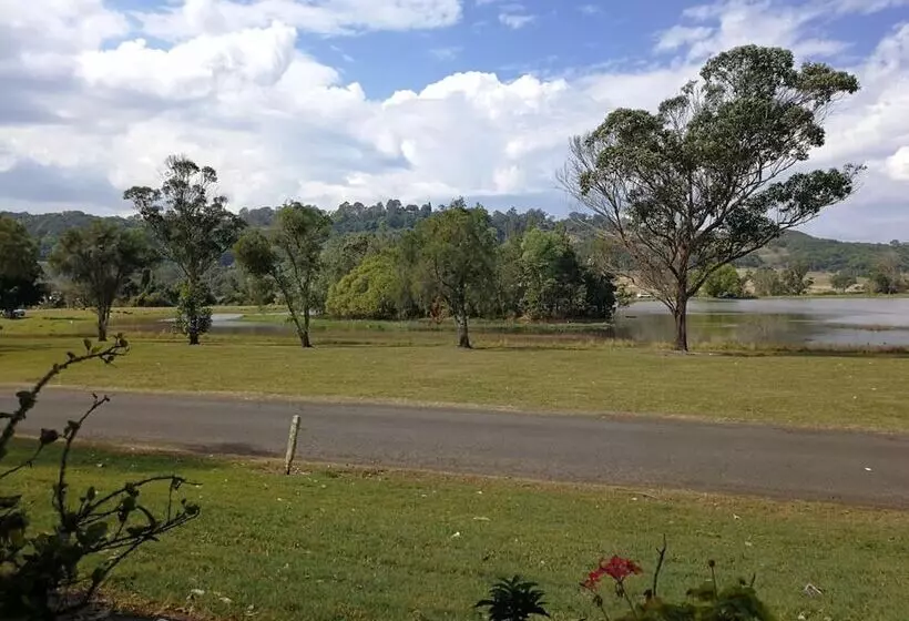 Lakeside Lodge Motel