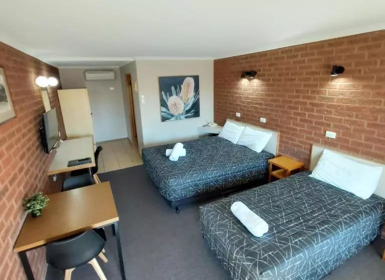 호텔 Country Mile Motor Inn