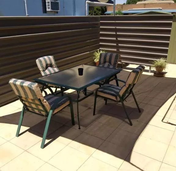 호텔 Country Mile Motor Inn