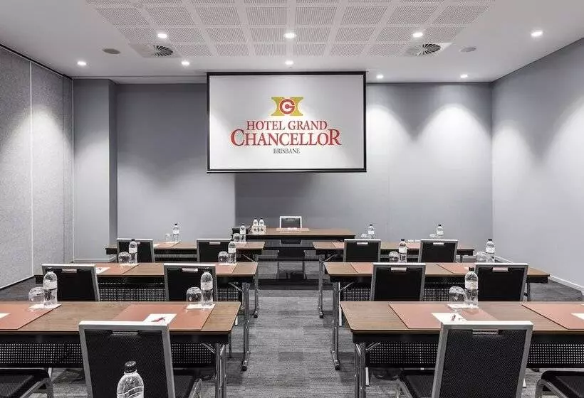 Отель Grand Chancellor Brisbane