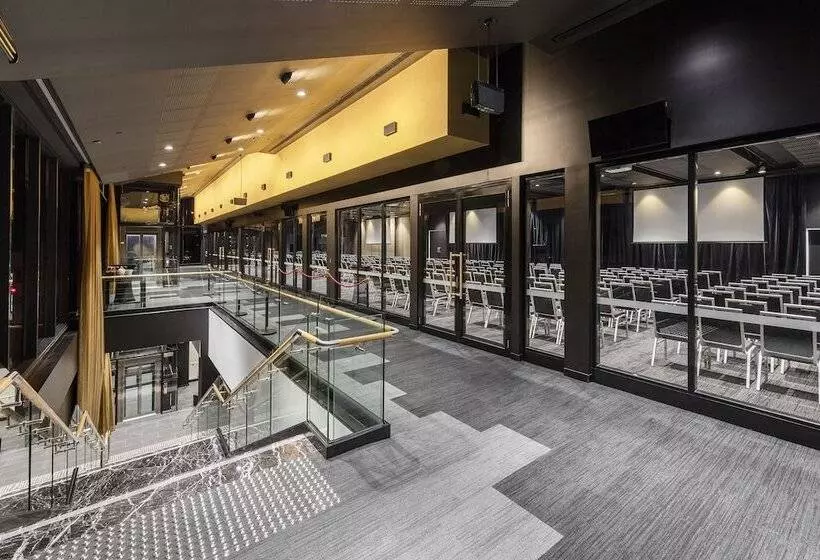 Отель Grand Chancellor Brisbane