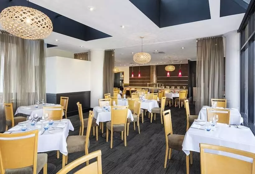 Отель Grand Chancellor Brisbane