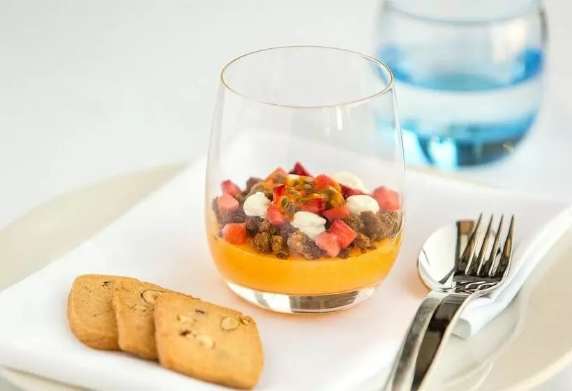 Отель Grand Chancellor Brisbane