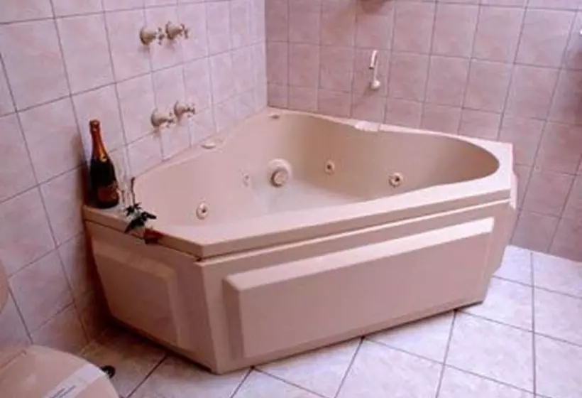 호텔 Hume Villa Motor Inn