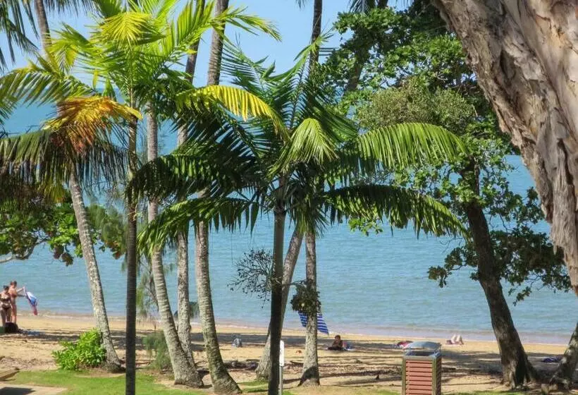 호텔 Marlin Waters Beachfront Apartments