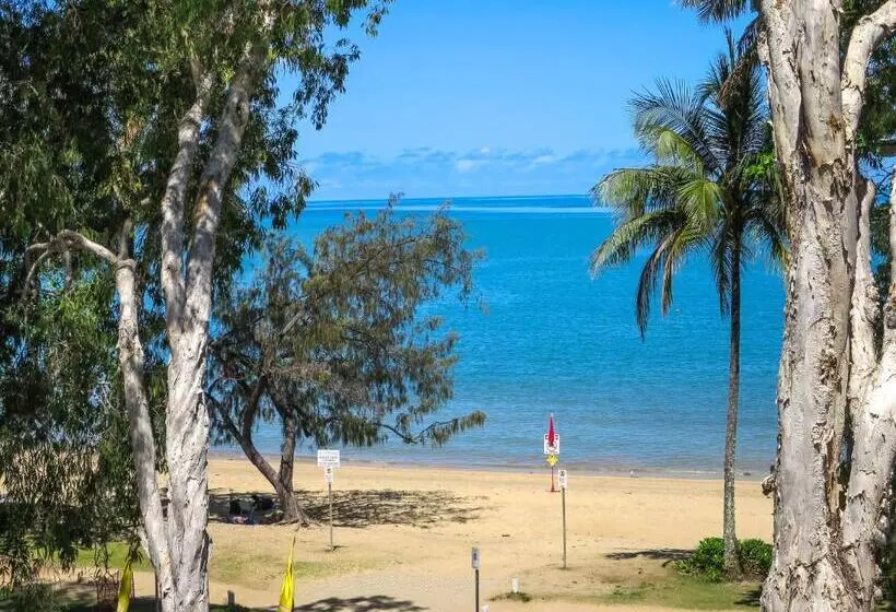 호텔 Marlin Waters Beachfront Apartments