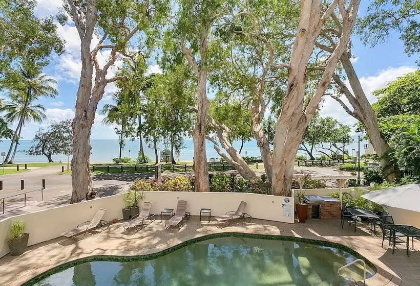 호텔 Marlin Waters Beachfront Apartments