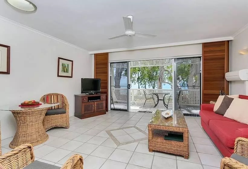 호텔 Marlin Waters Beachfront Apartments