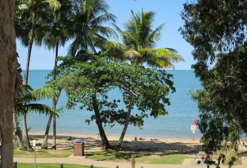 호텔 Marlin Waters Beachfront Apartments