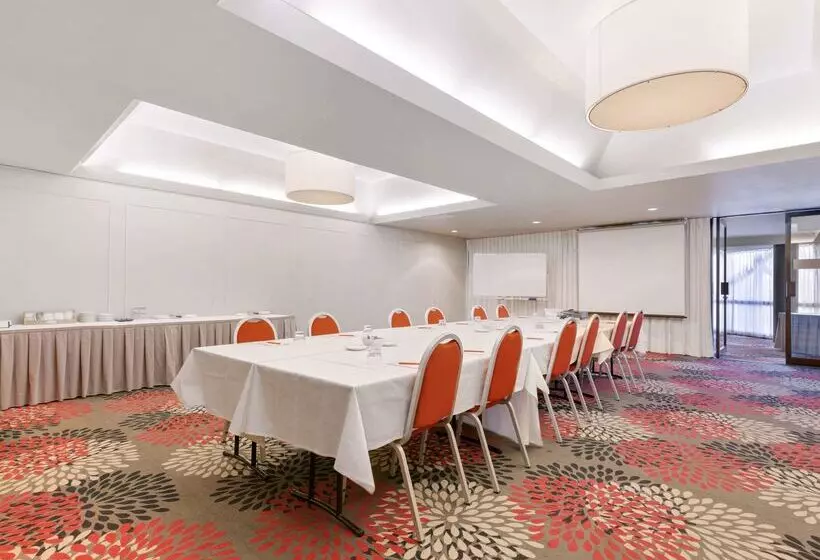 Отель Mercure Rockhampton