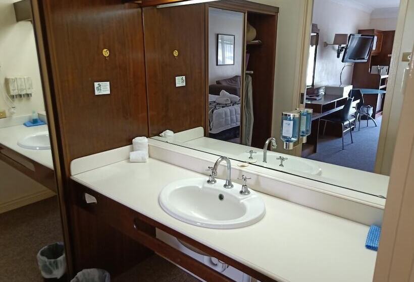 בית מלון כפרי Molly Morgan Motor Inn