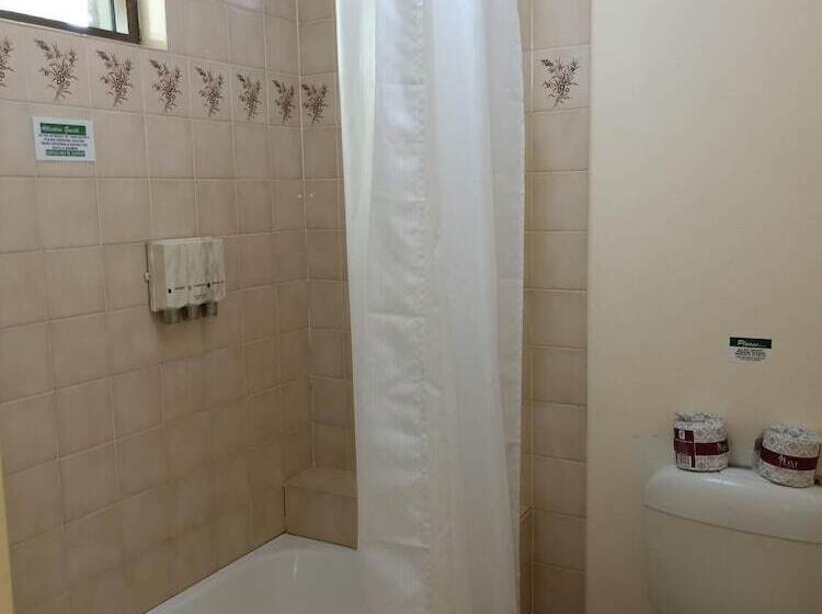 בית מלון כפרי Molly Morgan Motor Inn