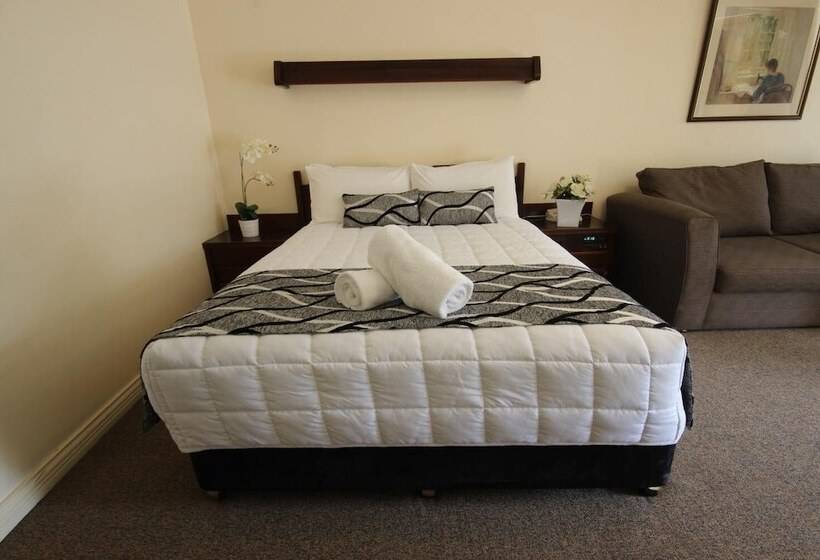 בית מלון כפרי Molly Morgan Motor Inn