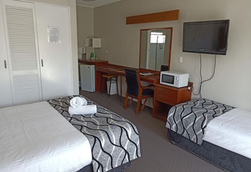 בית מלון כפרי Molly Morgan Motor Inn