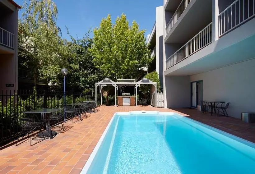 ホテル Pinnacle Apartments