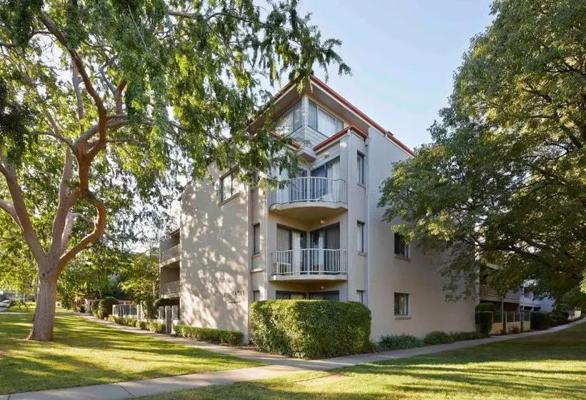 ホテル Pinnacle Apartments