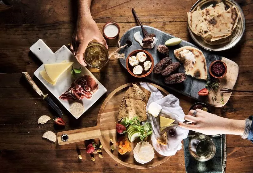 Отель Treasury Brisbane