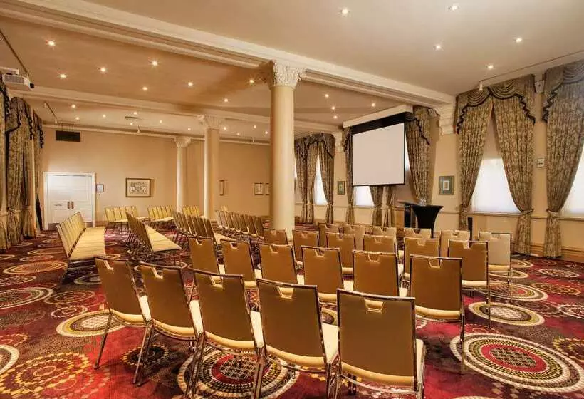 Отель Treasury Brisbane