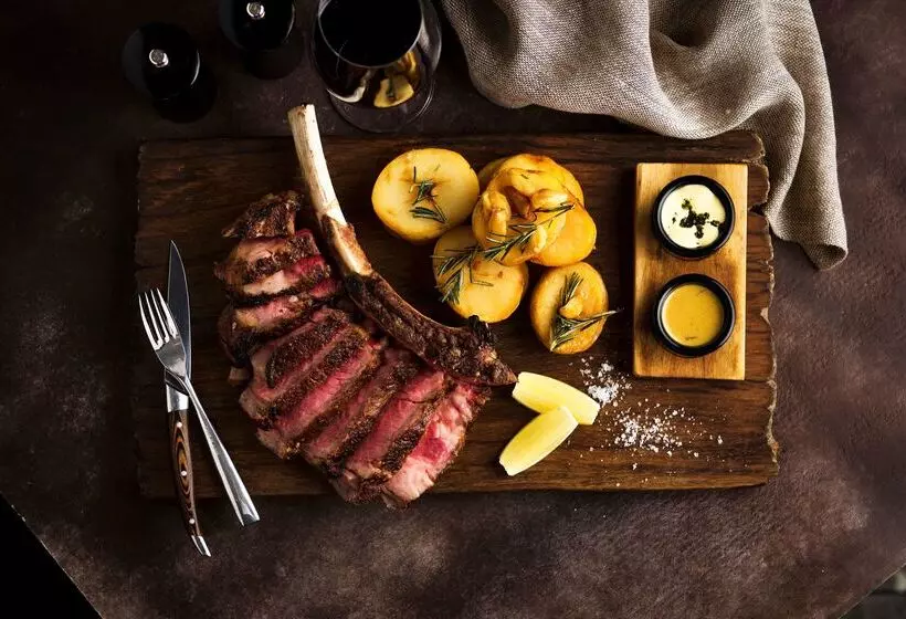 Отель Treasury Brisbane