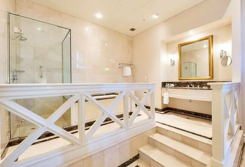 Отель Treasury Brisbane