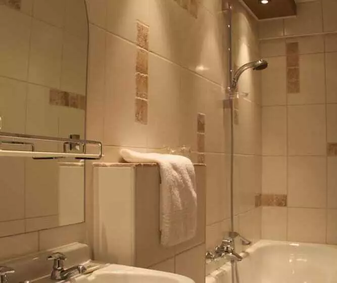 酒店 Logis Hostellerie De La Claire Fontaine