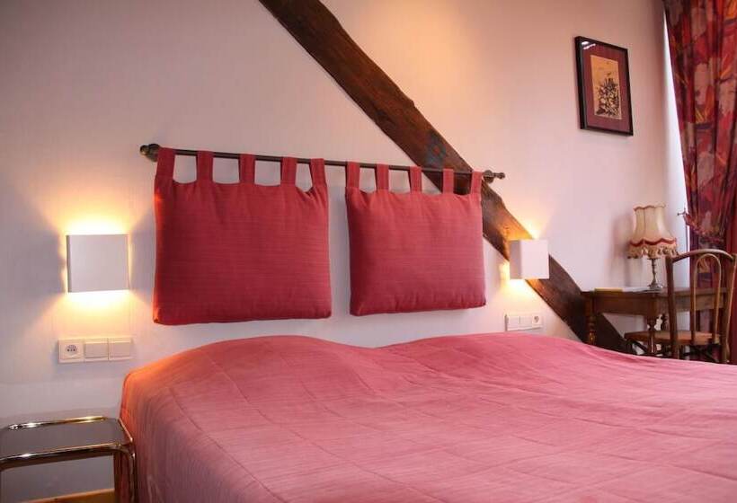 هتل Logis Hostellerie De La Claire Fontaine