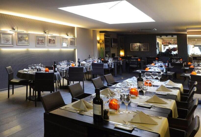 ホテル The New Fox