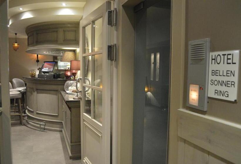 ホテル The New Fox