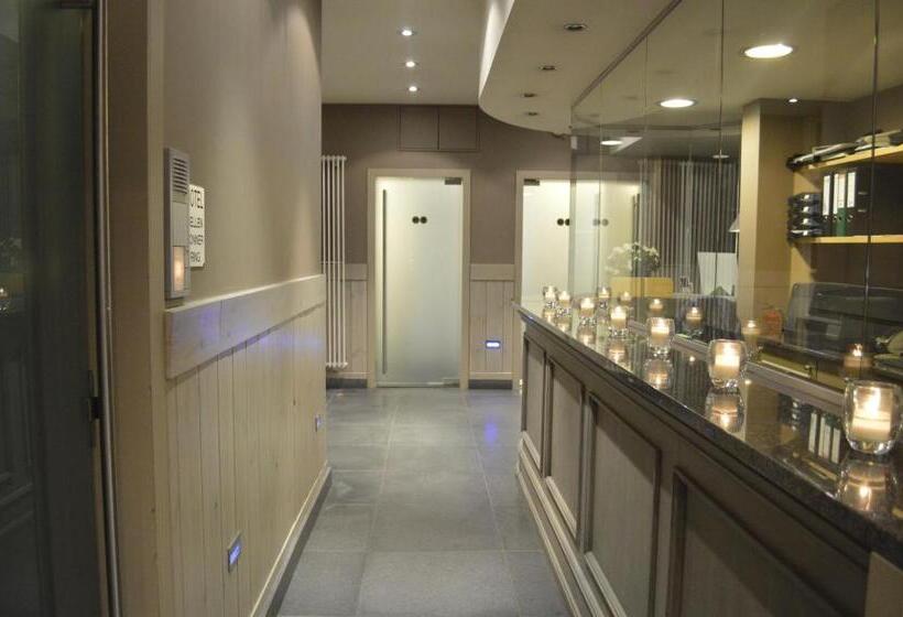 ホテル The New Fox