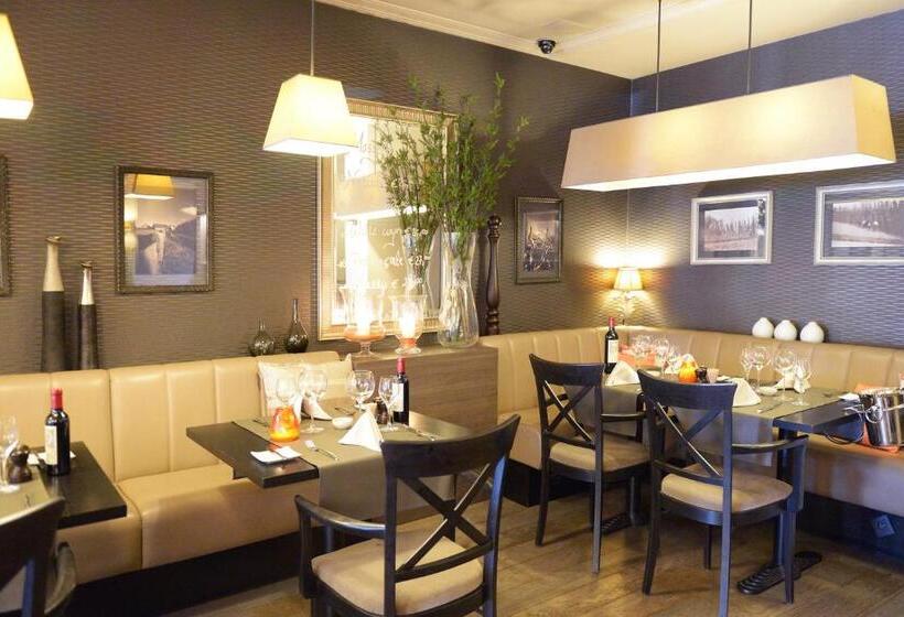 ホテル The New Fox