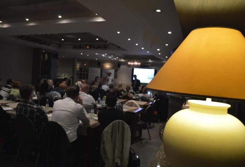 ホテル The New Fox