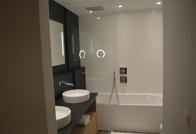 ホテル The New Fox